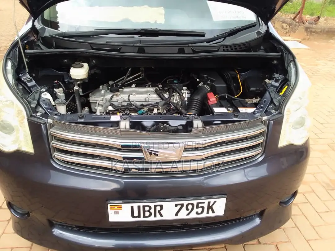 Toyota Noah 2011 Blue