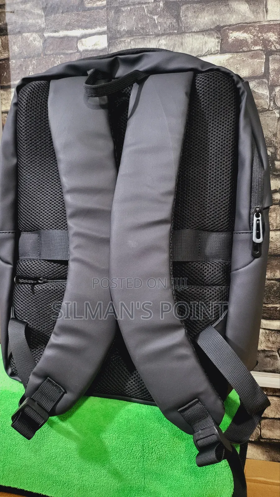 Levelo Aeropack Vacuum Travel Backpack