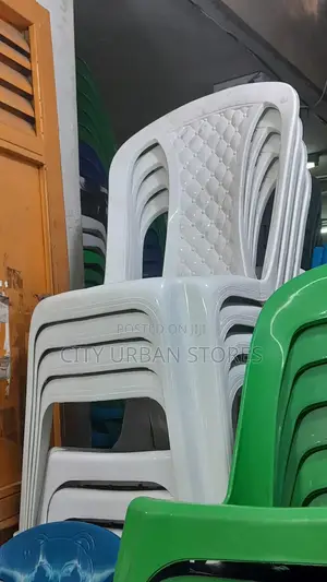 Liao Plastic White Chairs