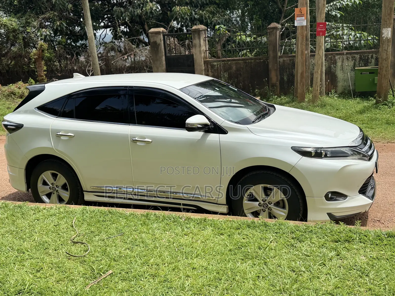 Toyota Harrier 2.0 2016 White