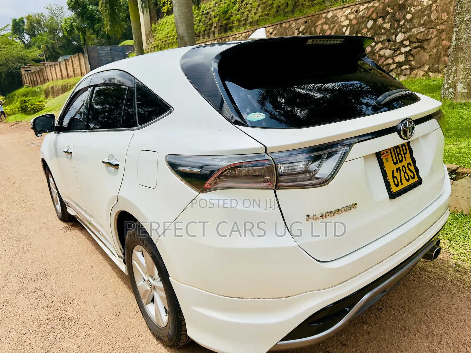 Toyota Harrier 2.0 2016 White