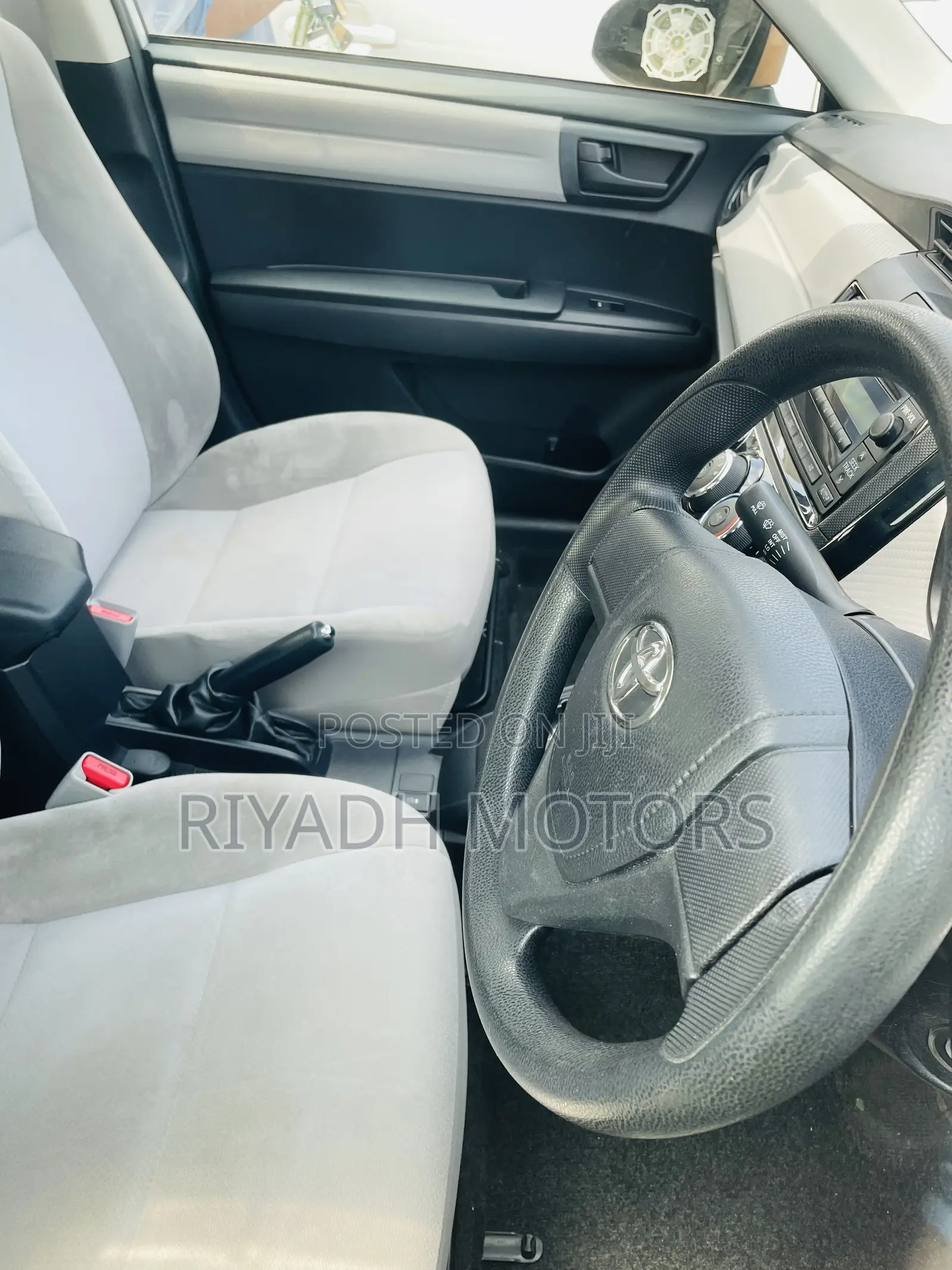 Toyota Axio 1.5 G 4WD 2014 Silver