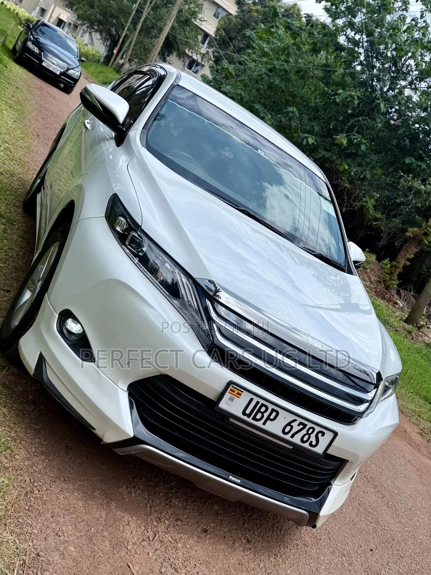 Toyota Harrier 2.0 2016 White