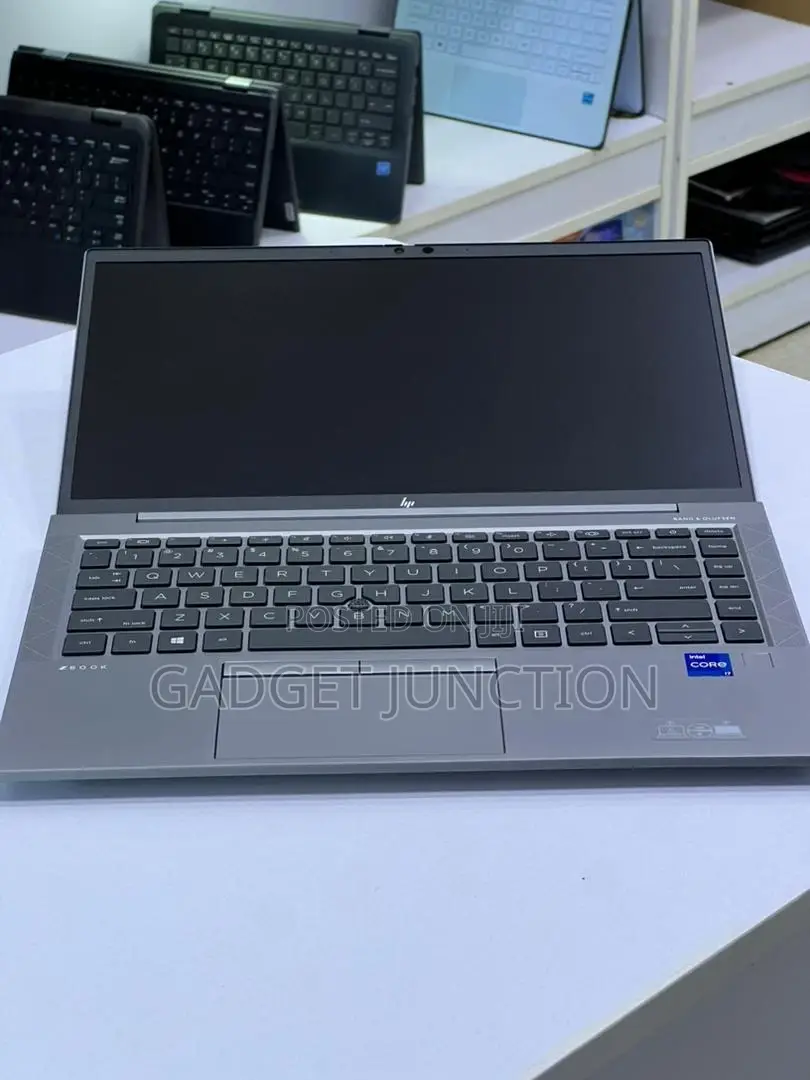 New Laptop HP ZBook Firefly G8 16GB Intel Core I7 SSD 512GB