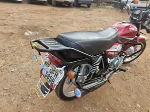 TVS HLX 125 2022 Red