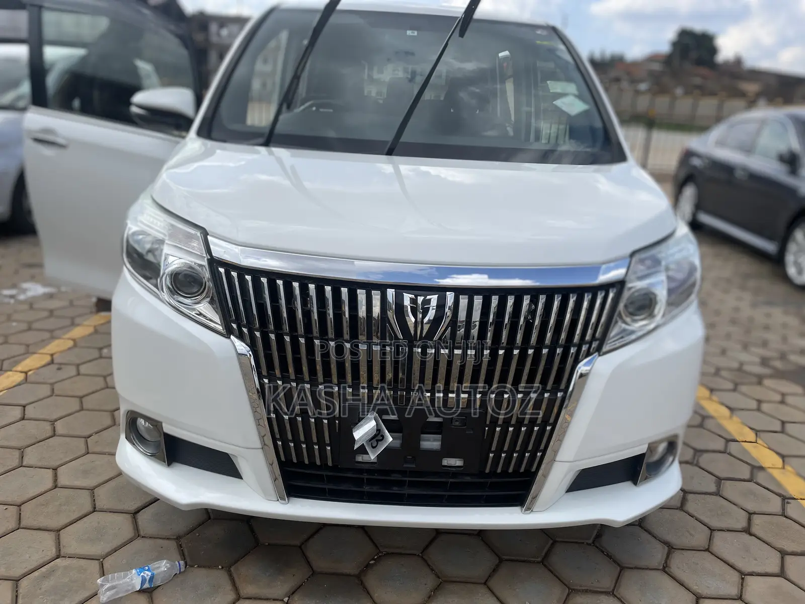 Toyota Esquire 2016 White