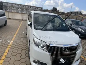 Toyota Esquire 2016 White