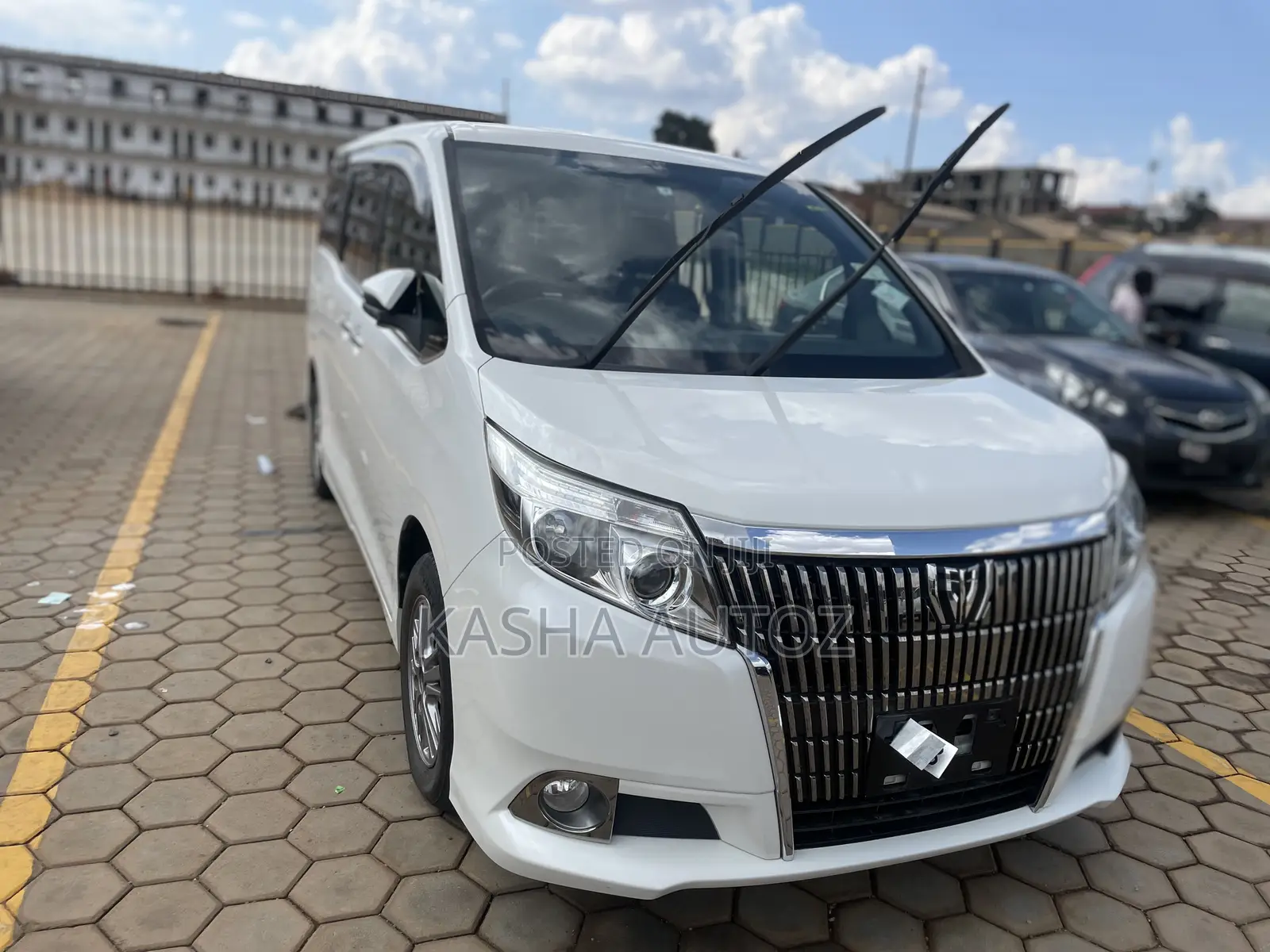 Toyota Esquire 2016 White