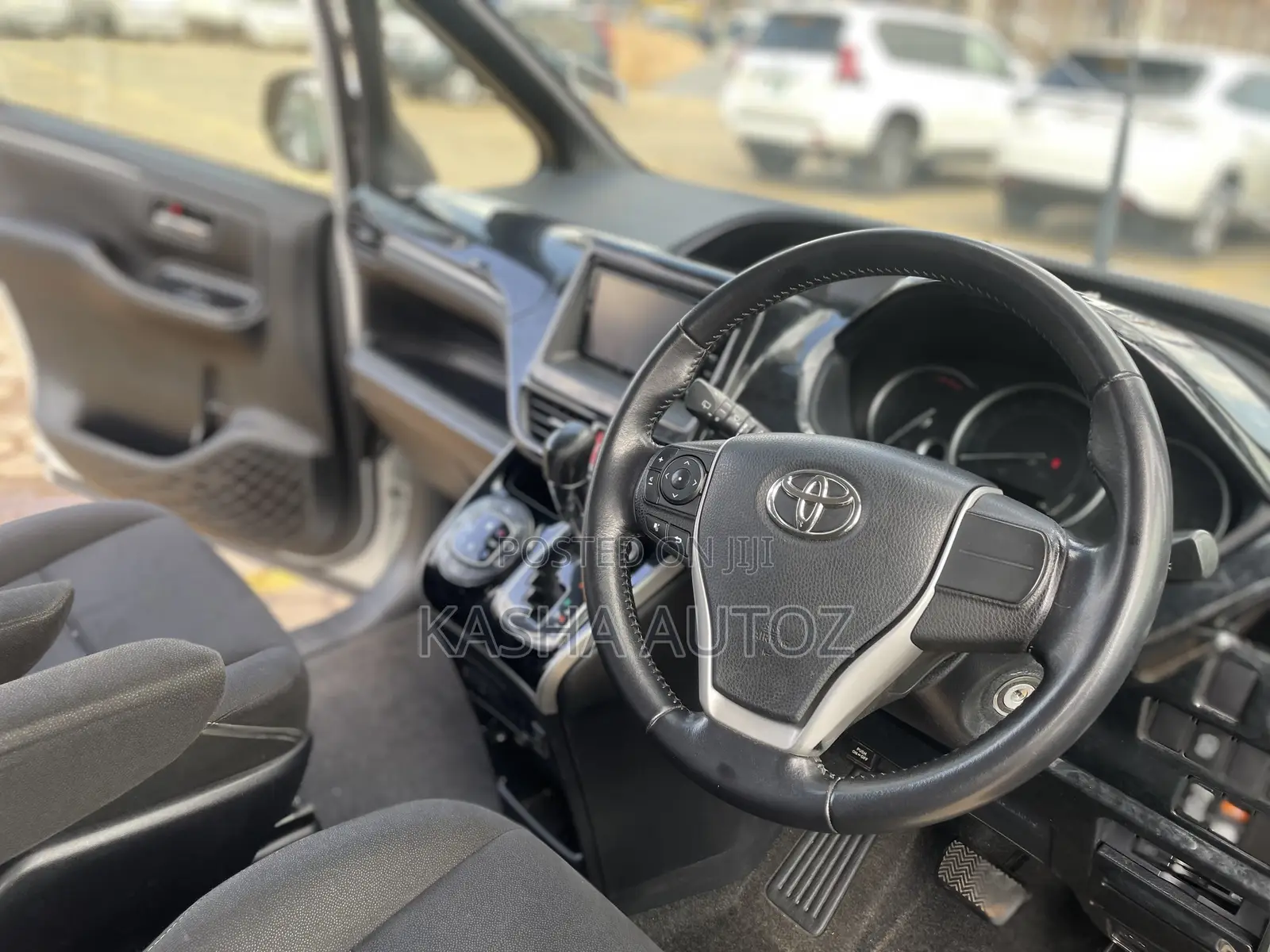 Toyota Esquire 2016 White