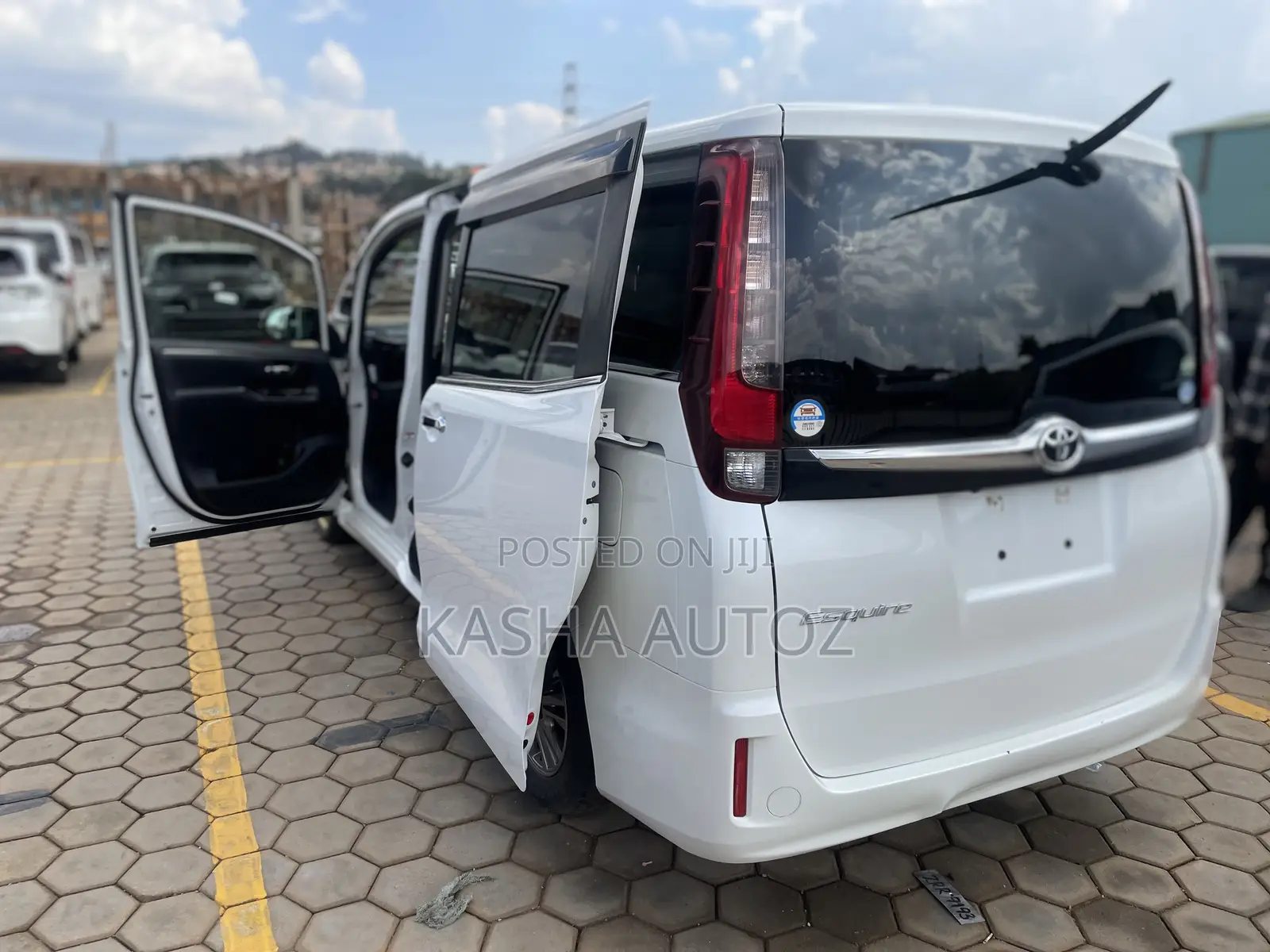 Toyota Esquire 2016 White
