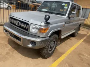 Toyota Land Cruiser 2015 Silver