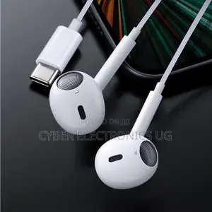 Type C Earphones Compatible With Most Type C Jack Devices