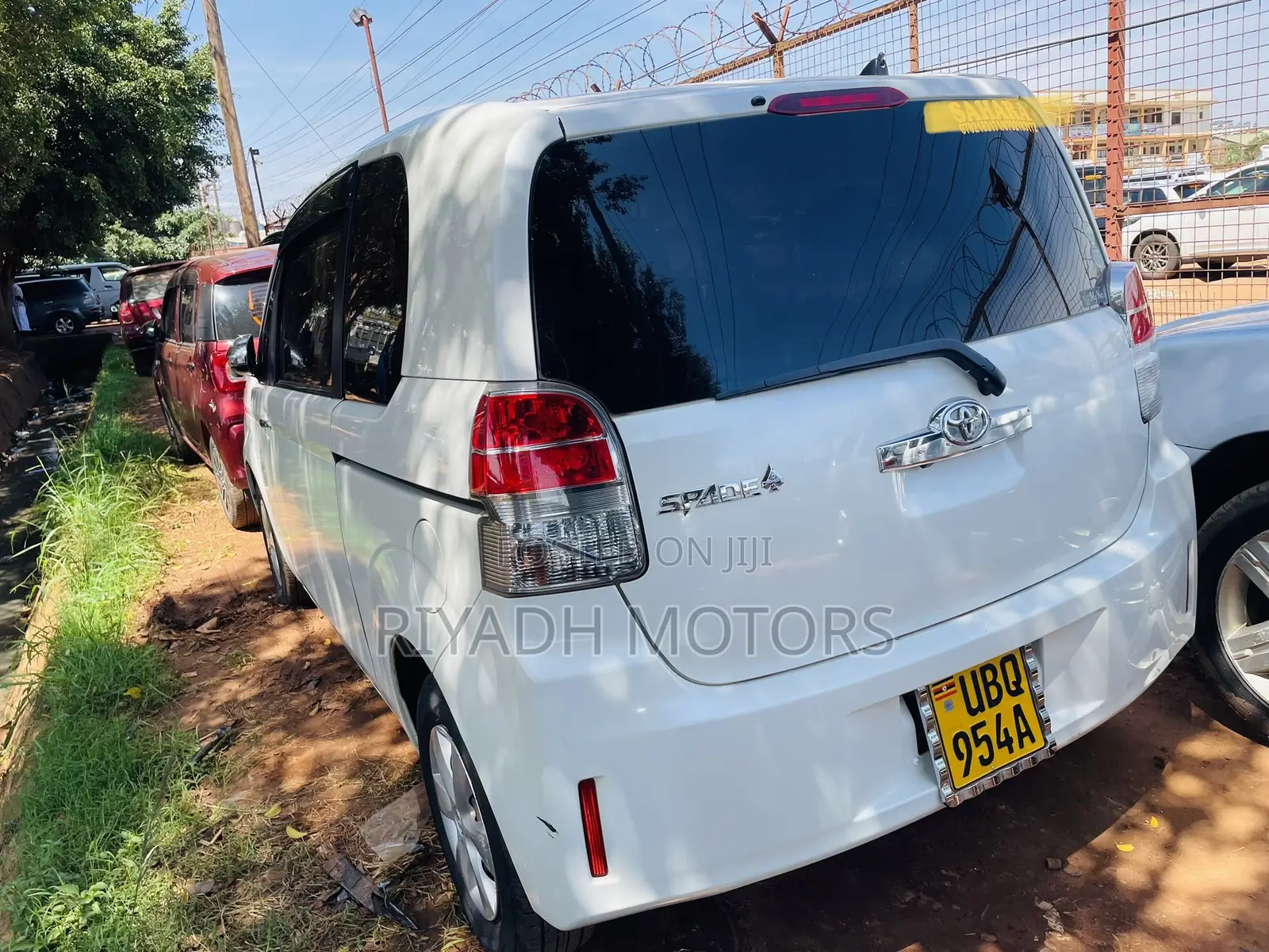 Toyota Spade 1.5 2014 White