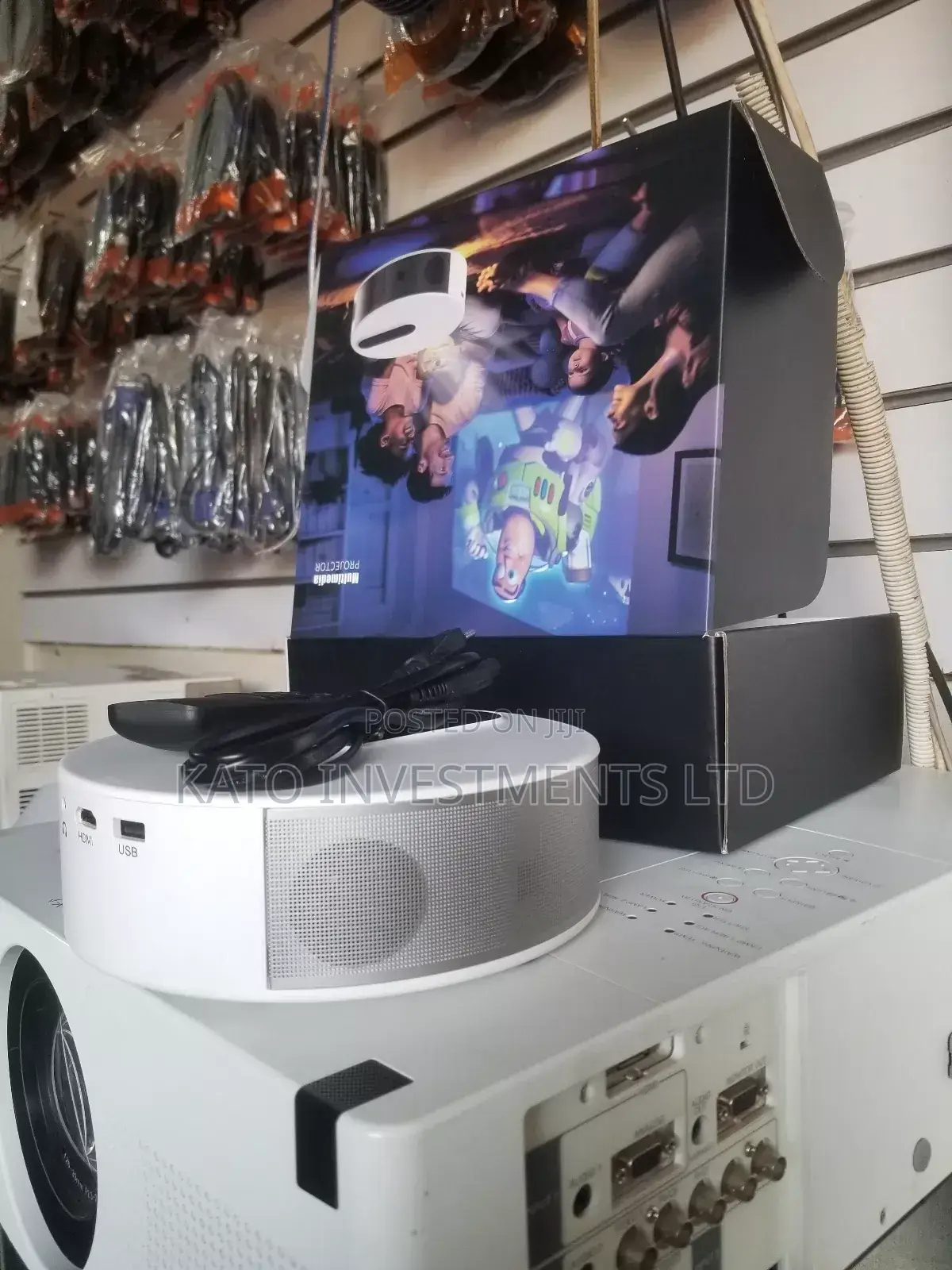 Smart Projector (Youtube, Netflix, Google Play Store)