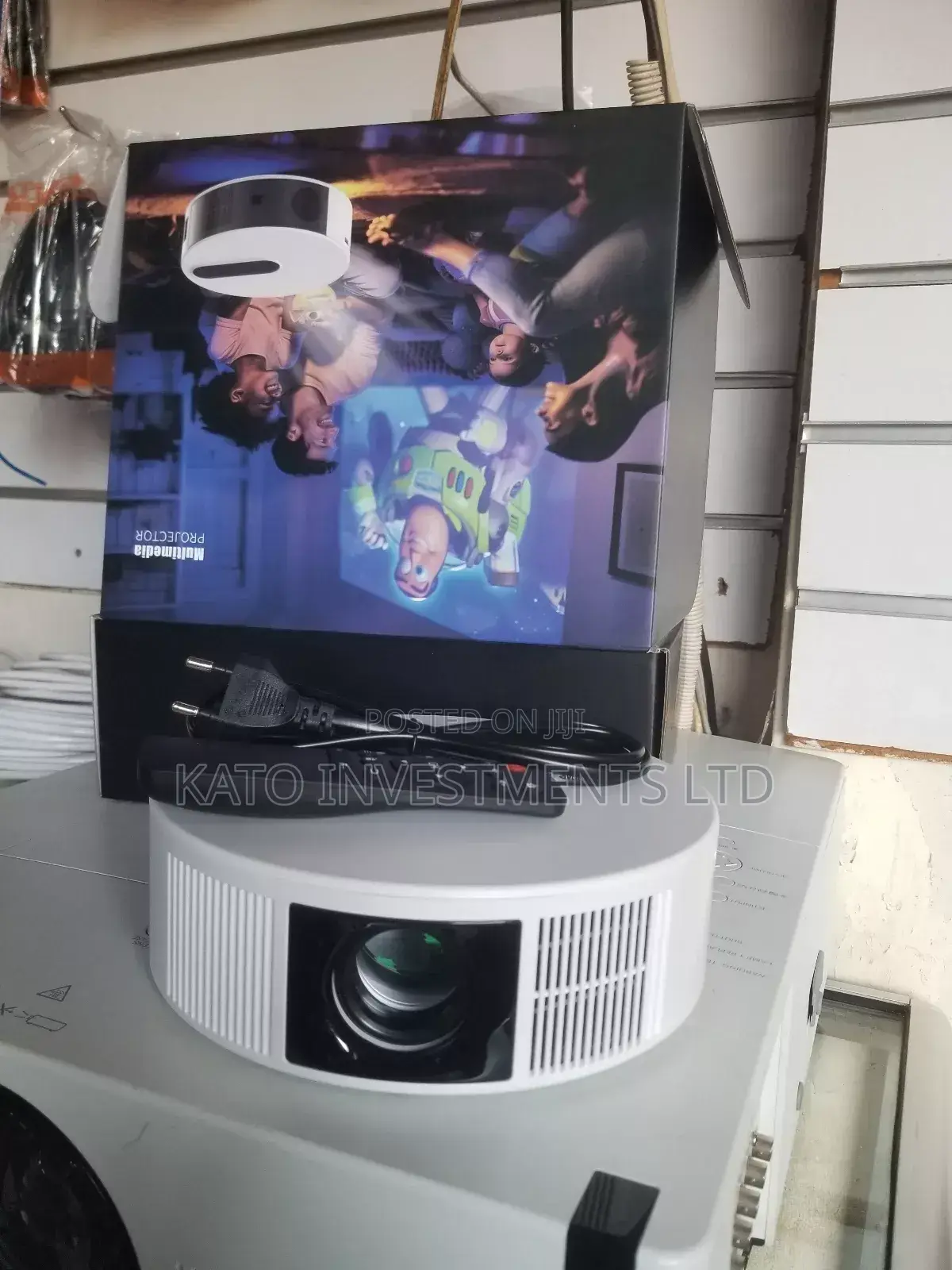 Smart Projector (Youtube, Netflix, Google Play Store)