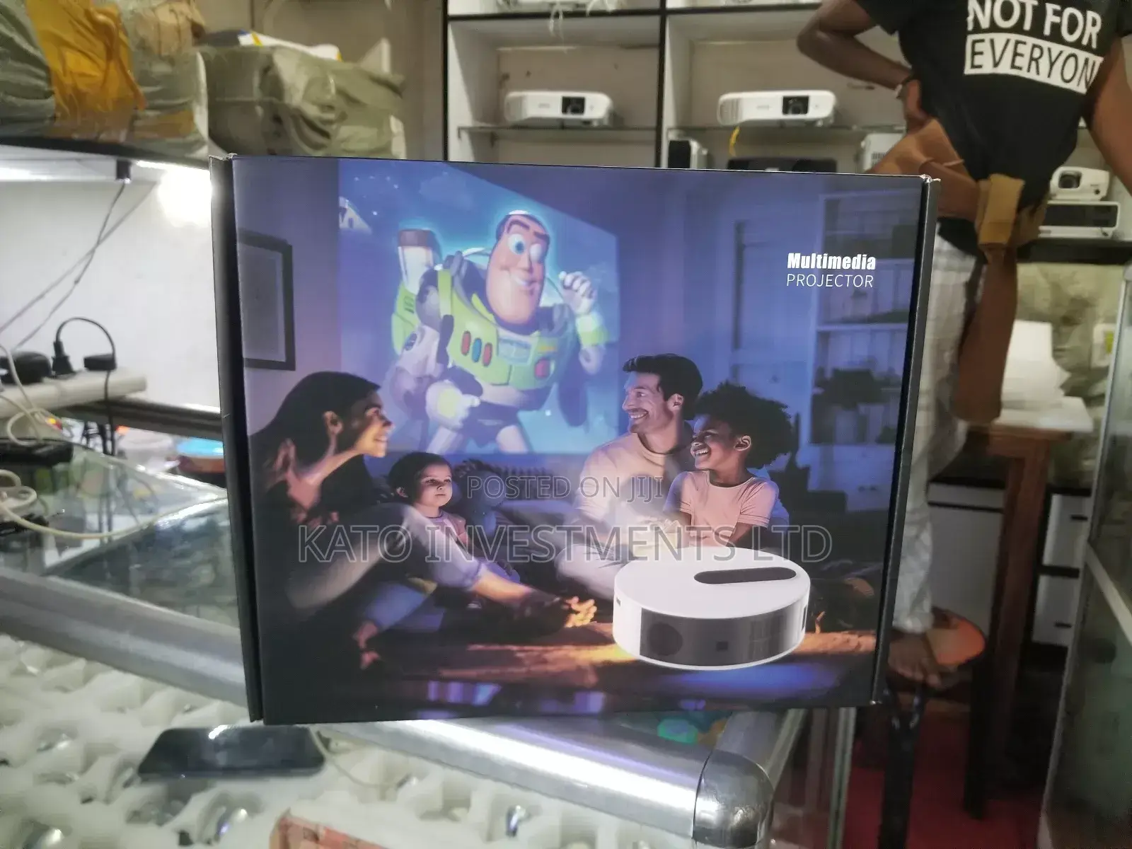 Smart Projector (Youtube, Netflix, Google Play Store)