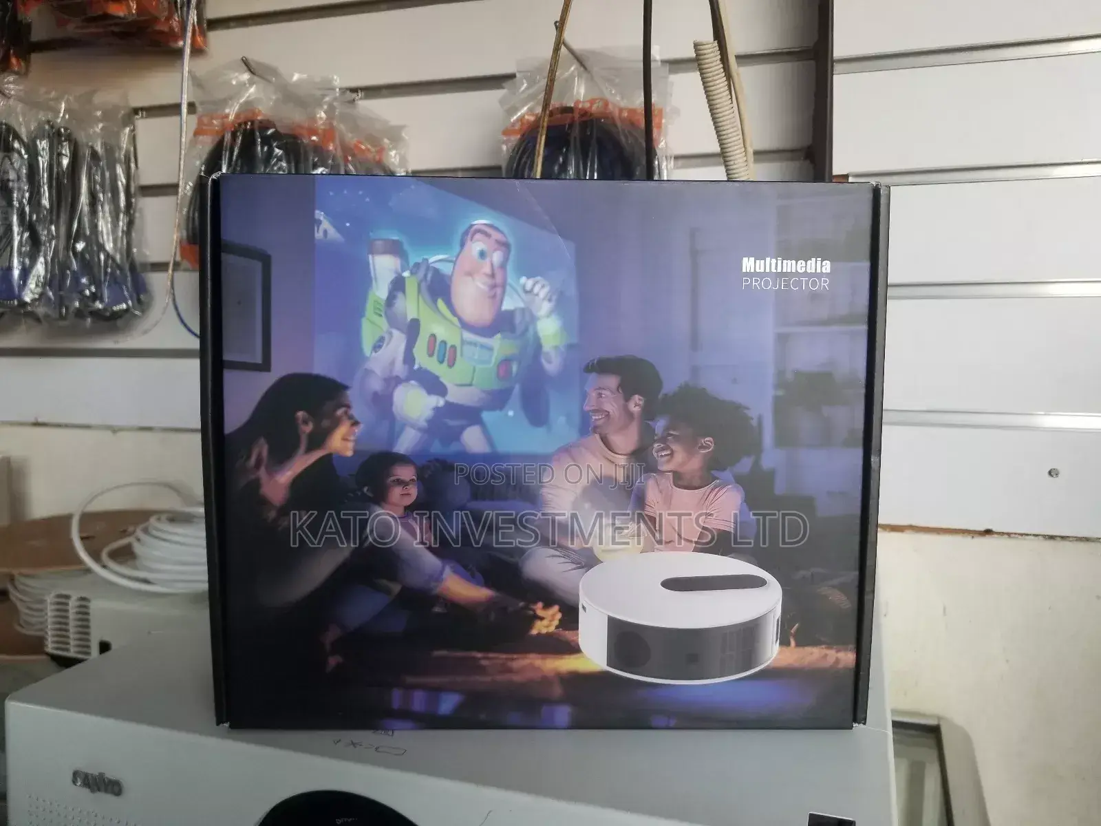 Smart Projector (Youtube, Netflix, Google Play Store)