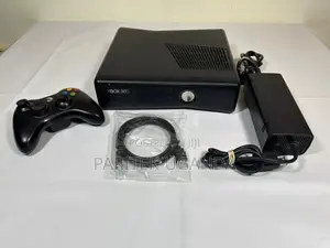 Microsoft Xbox 360 S 4GB Console Bundle