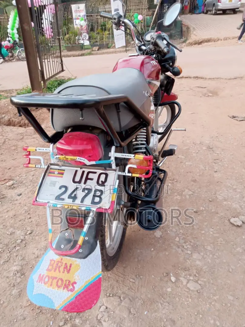 TVS HLX 125 2021 Red