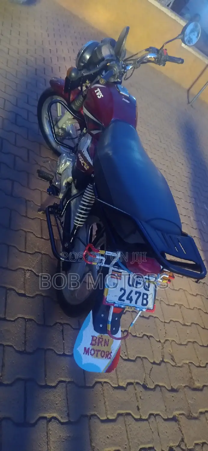 TVS HLX 125 2021 Red