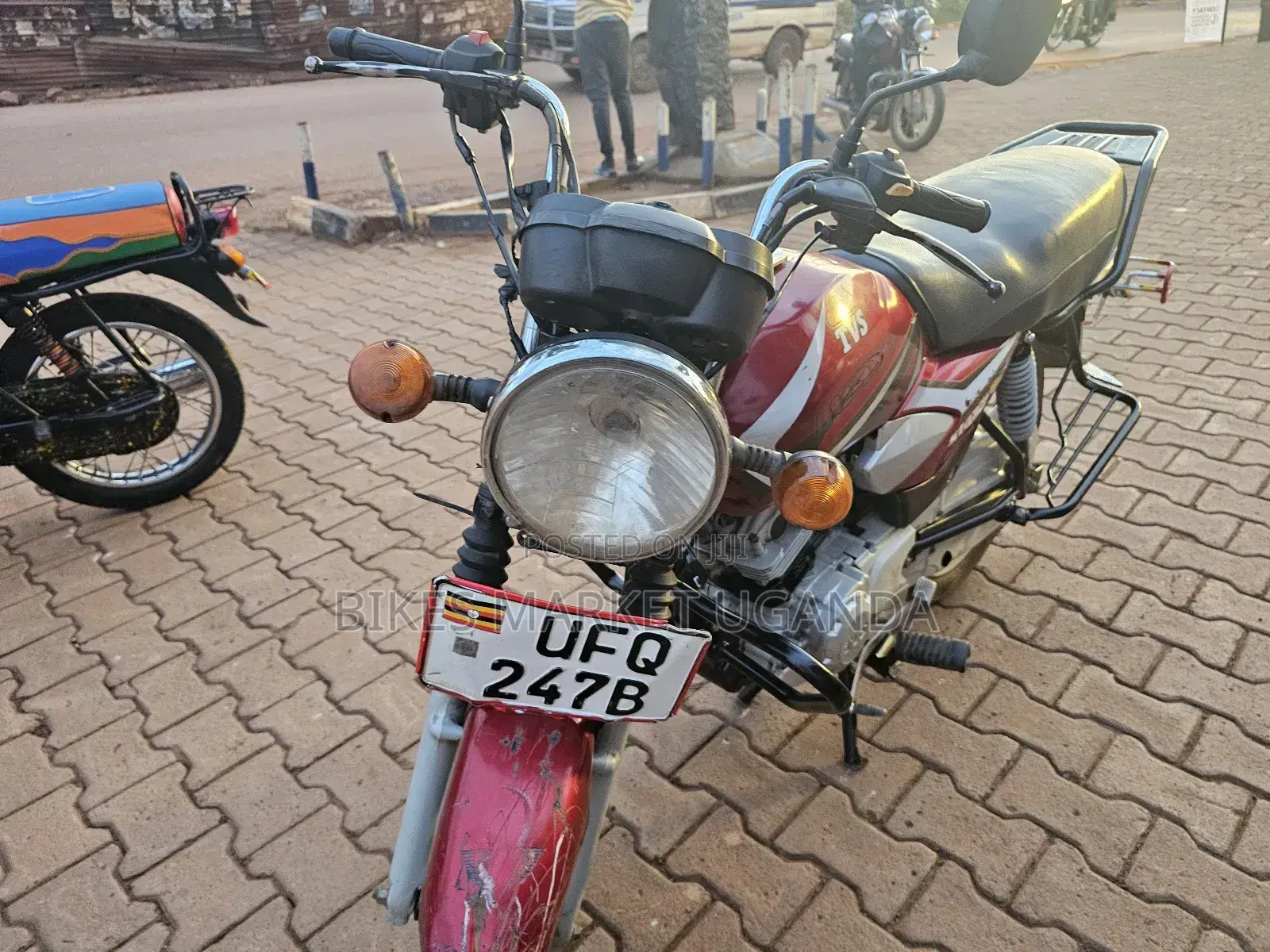 TVS HLX 125 2022 Red