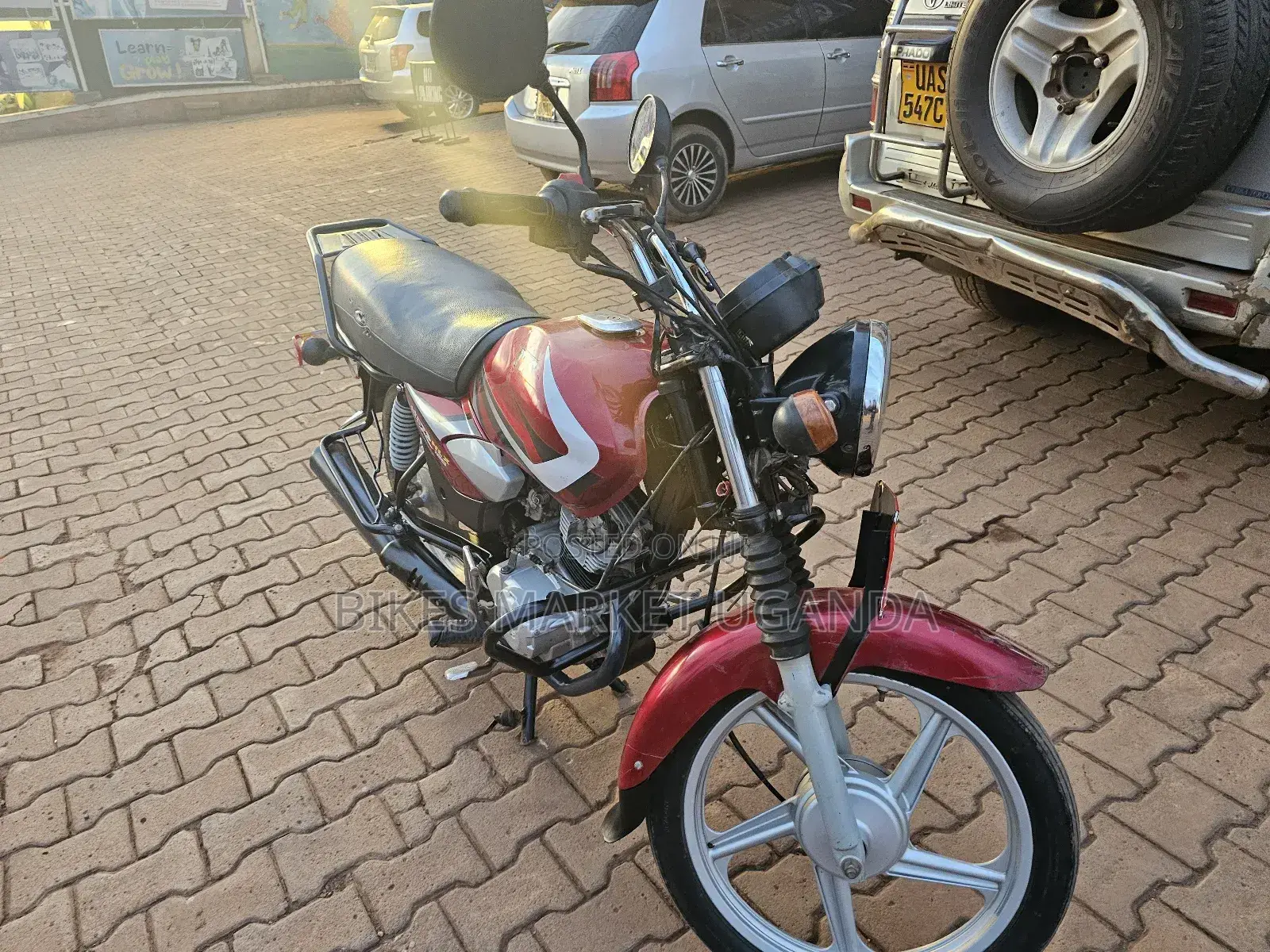 TVS HLX 125 2022 Red