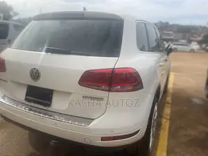Volkswagen Touareg 2011 White