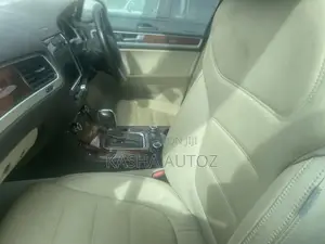 Volkswagen Touareg 2011 White
