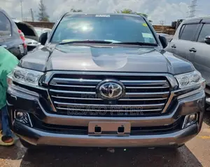 Toyota Land Cruiser 4.6 V8 ZX 2016 Gray