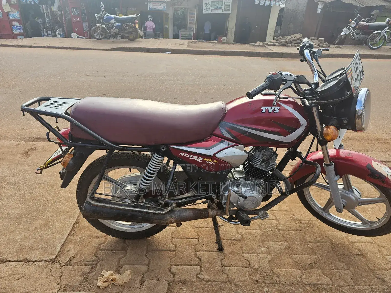 TVS HLX 125 2022 Red