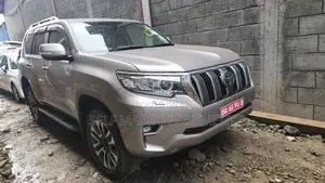 Toyota Land Cruiser Prado 2023 Gold
