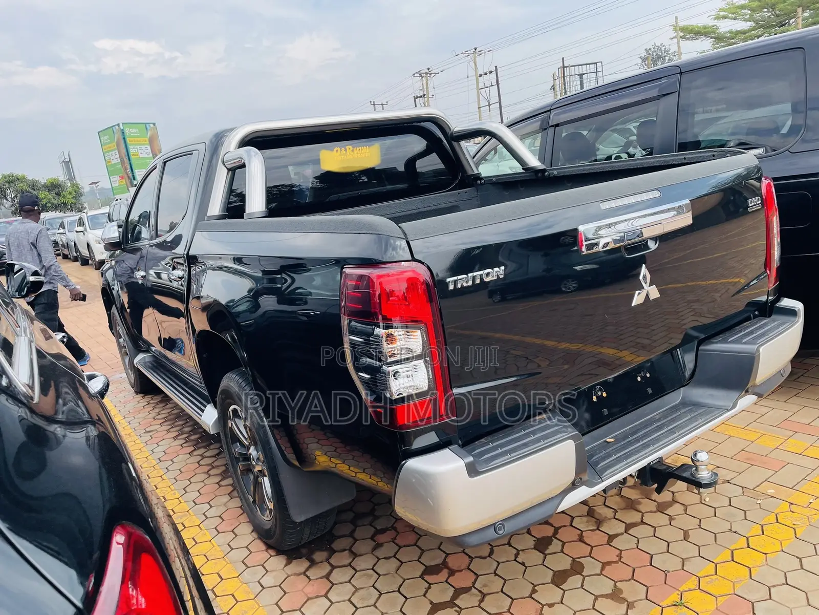Mitsubishi Triton 2021 Black