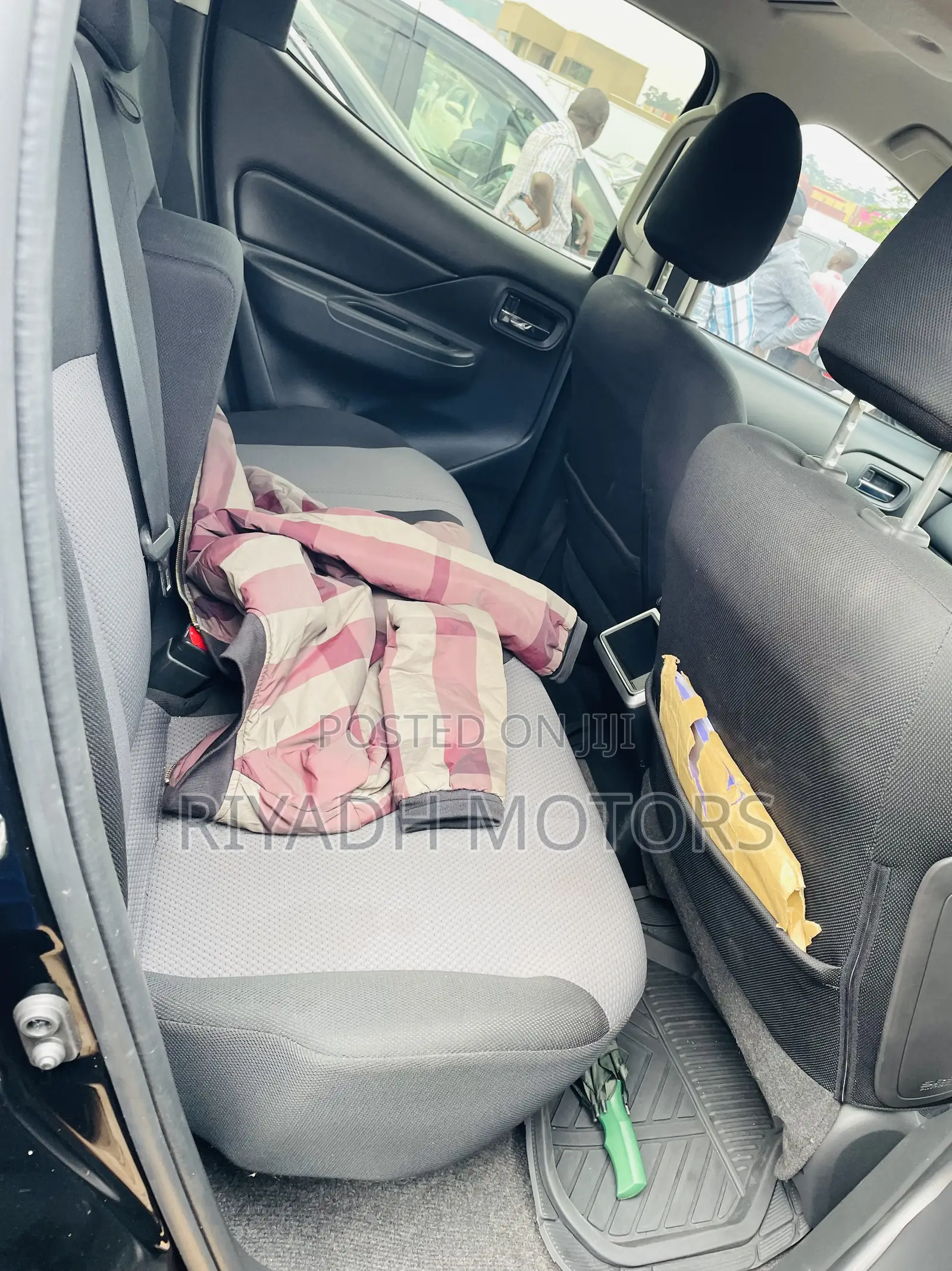 Mitsubishi Triton 2021 Black