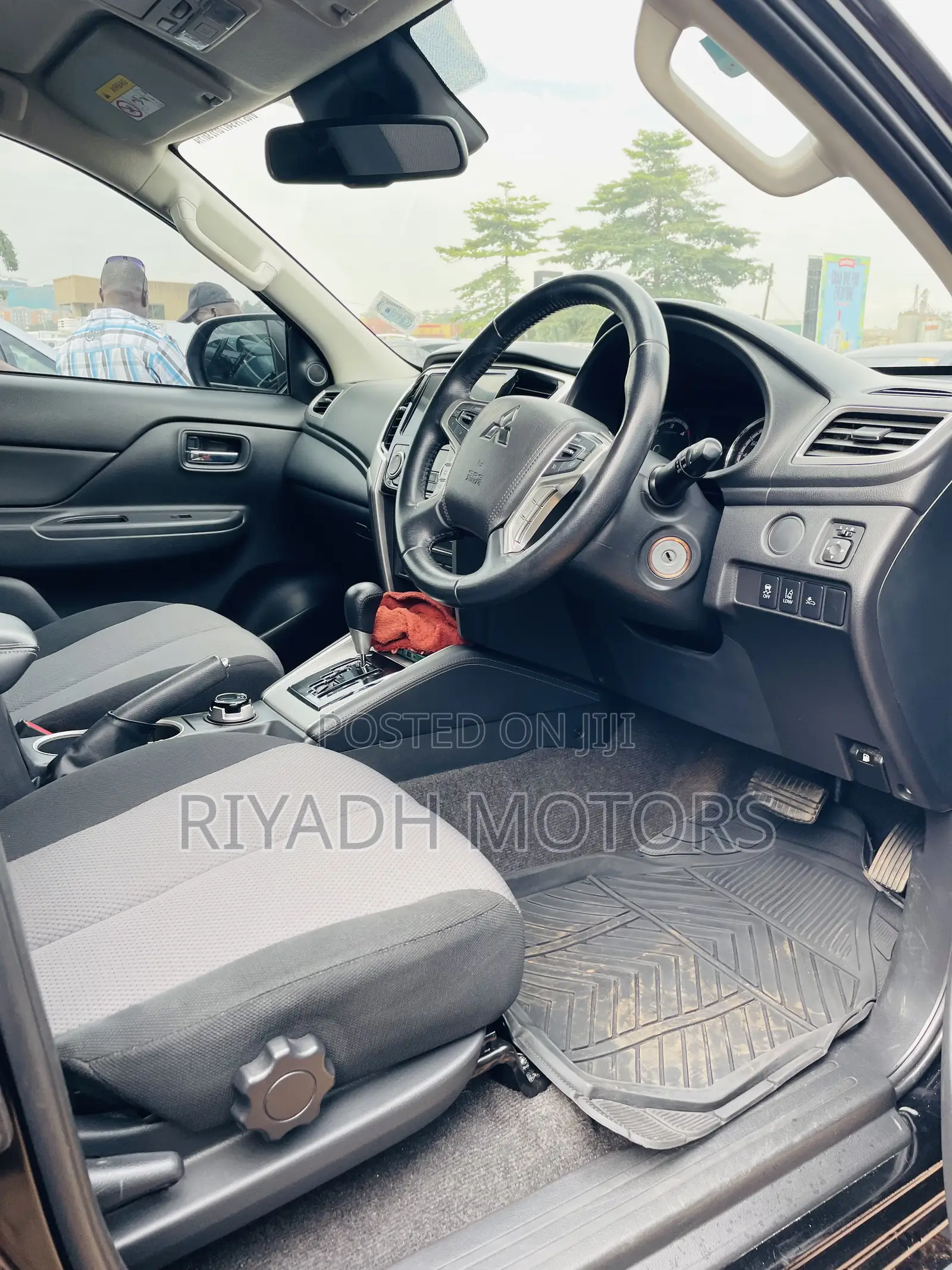 Mitsubishi Triton 2021 Black