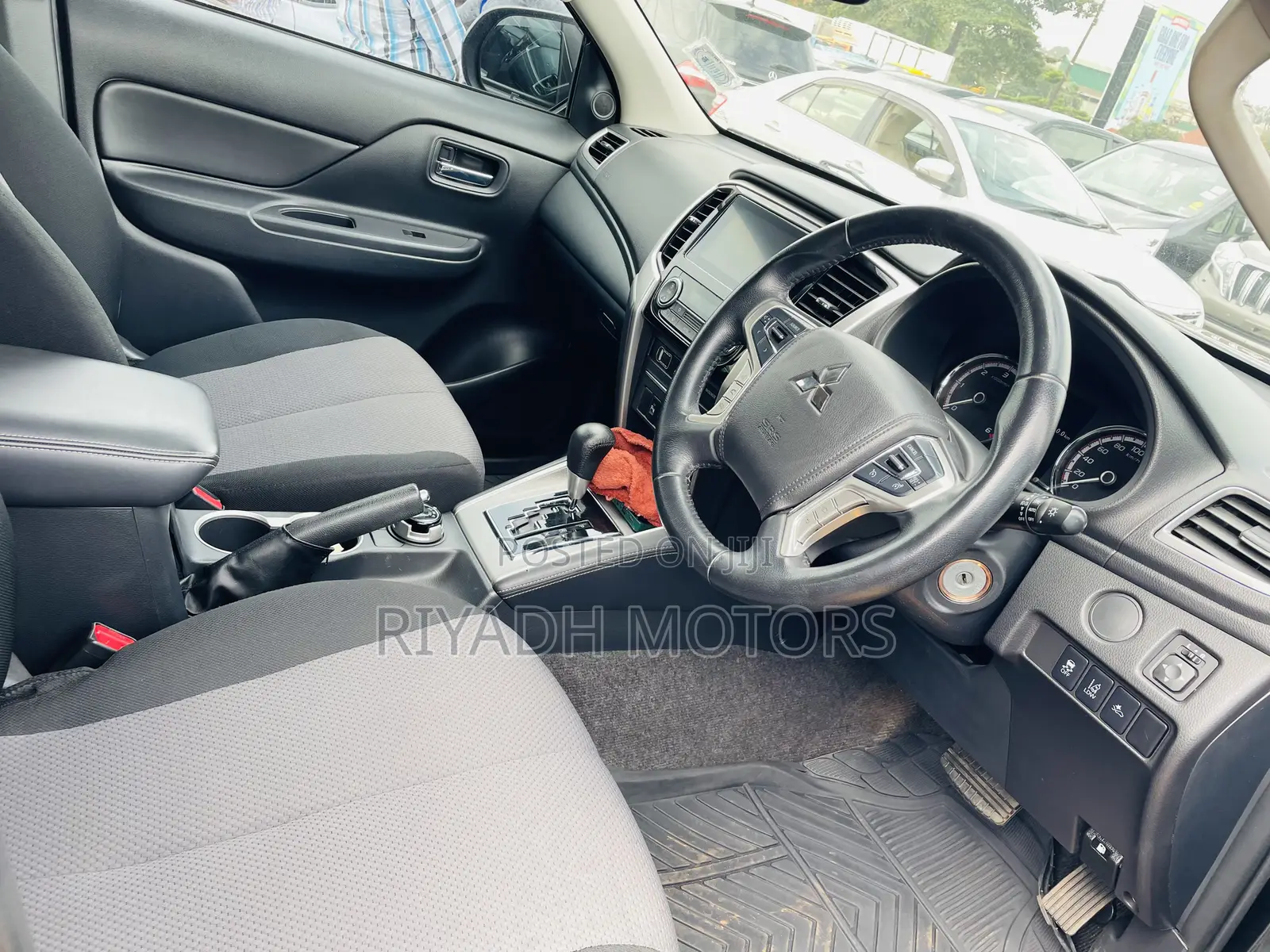 Mitsubishi Triton 2021 Black