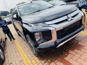Mitsubishi Triton 2021 Black