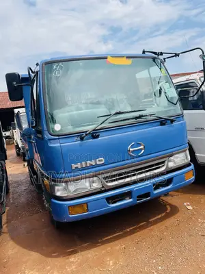 Hino Dumper 5gears