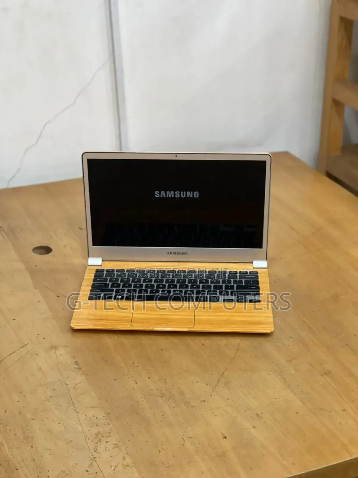 New Laptop Samsung NP900X3E 8GB Intel Core I7 SSD 256GB