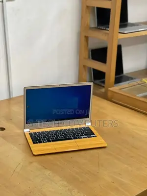 New Laptop Samsung NP900X3E 8GB Intel Core I7 SSD 256GB