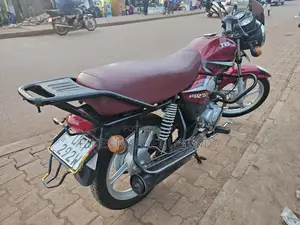 TVS HLX 125 2022 Red
