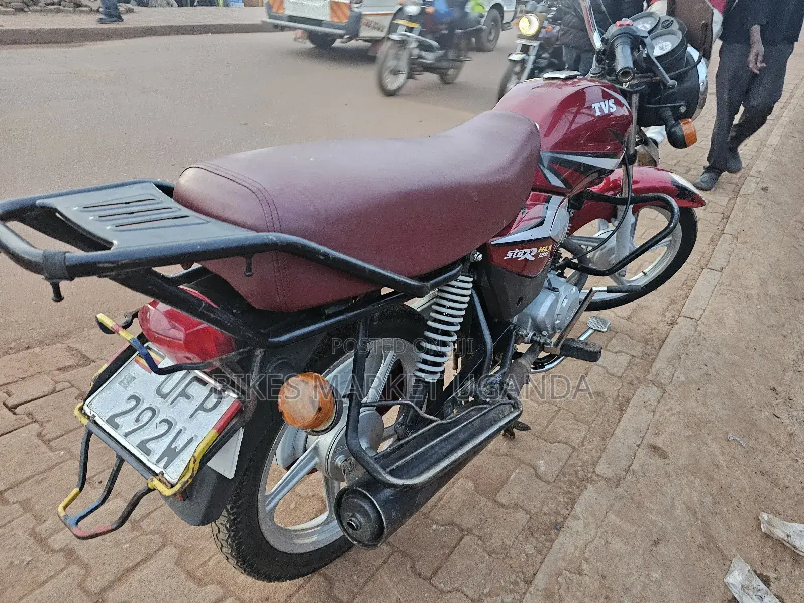 TVS HLX 125 2022 Red
