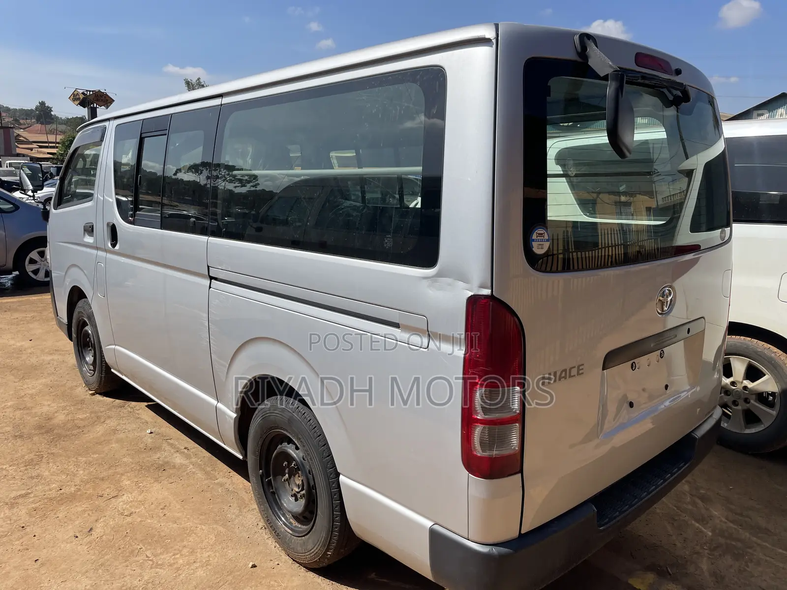 Toyota HiAce 2011 Silver