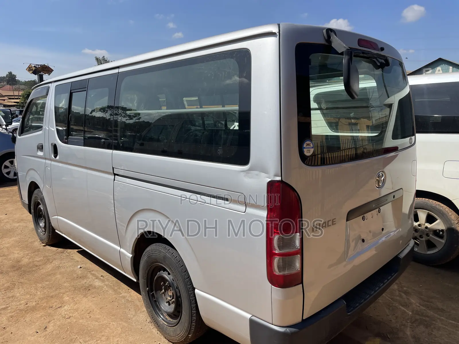 Toyota HiAce 2011 Silver
