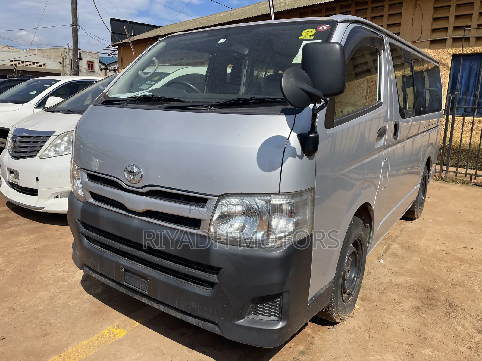 Toyota HiAce 2011 Silver