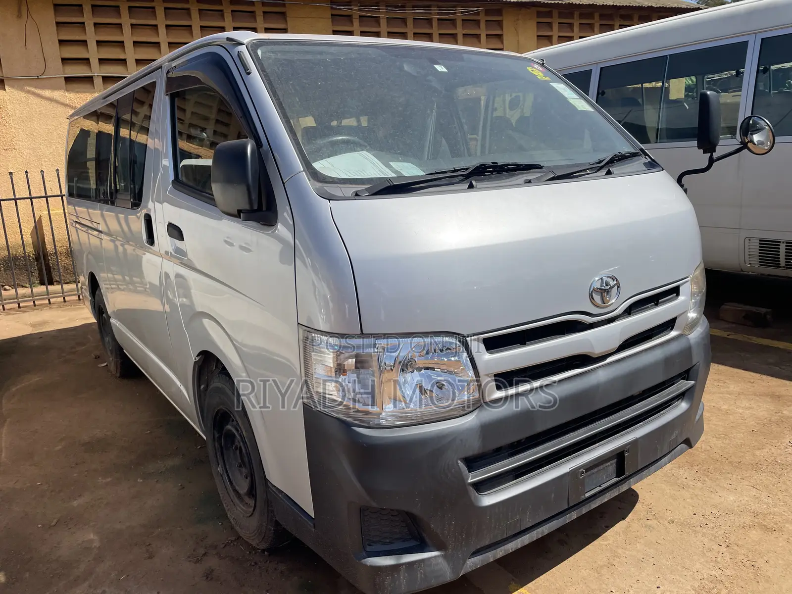 Toyota HiAce 2011 Silver