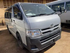 Toyota HiAce 2011 Silver