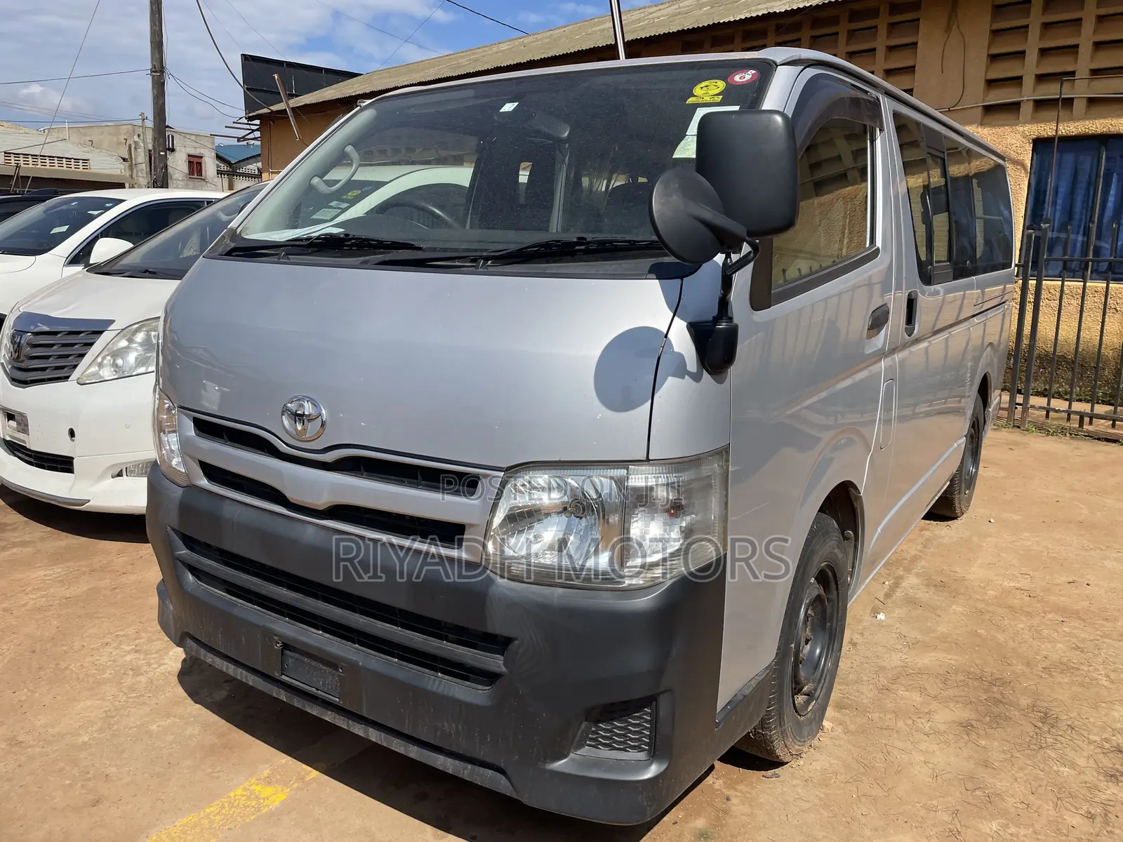 Toyota HiAce 2011 Silver