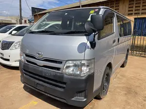 Toyota HiAce 2011 Silver