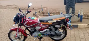 TVS HLX 125 2023 Red