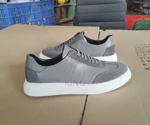 I Erkek Sneaker. Grey White